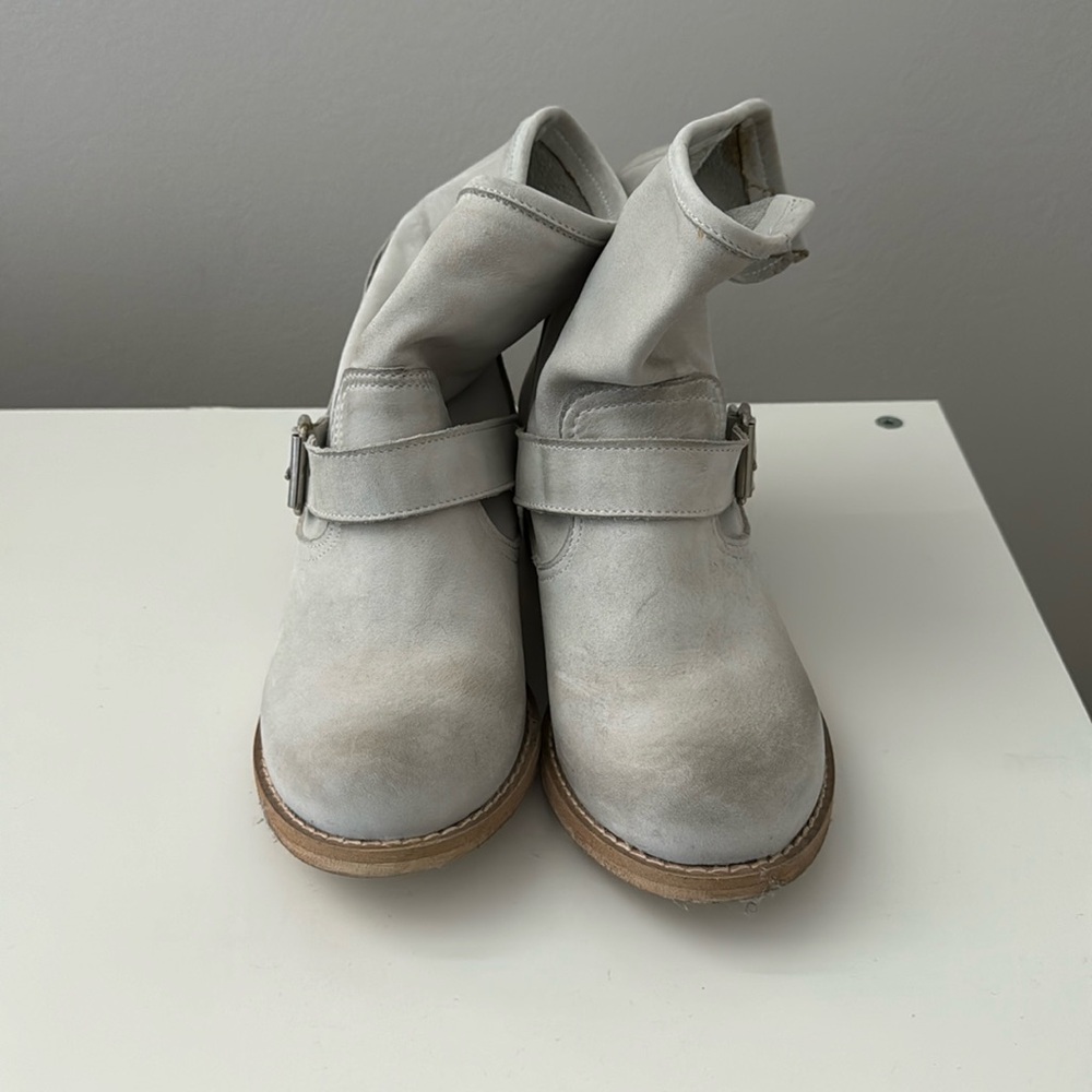 Real handmade Italian Leather Ankle Boots - in a light steel blue color